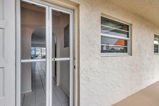 APT-102 - 21 Yacht Club Dr, Condo with 2 bedrooms, 2 bathrooms and null parking in North Palm Beach FL | Image 4