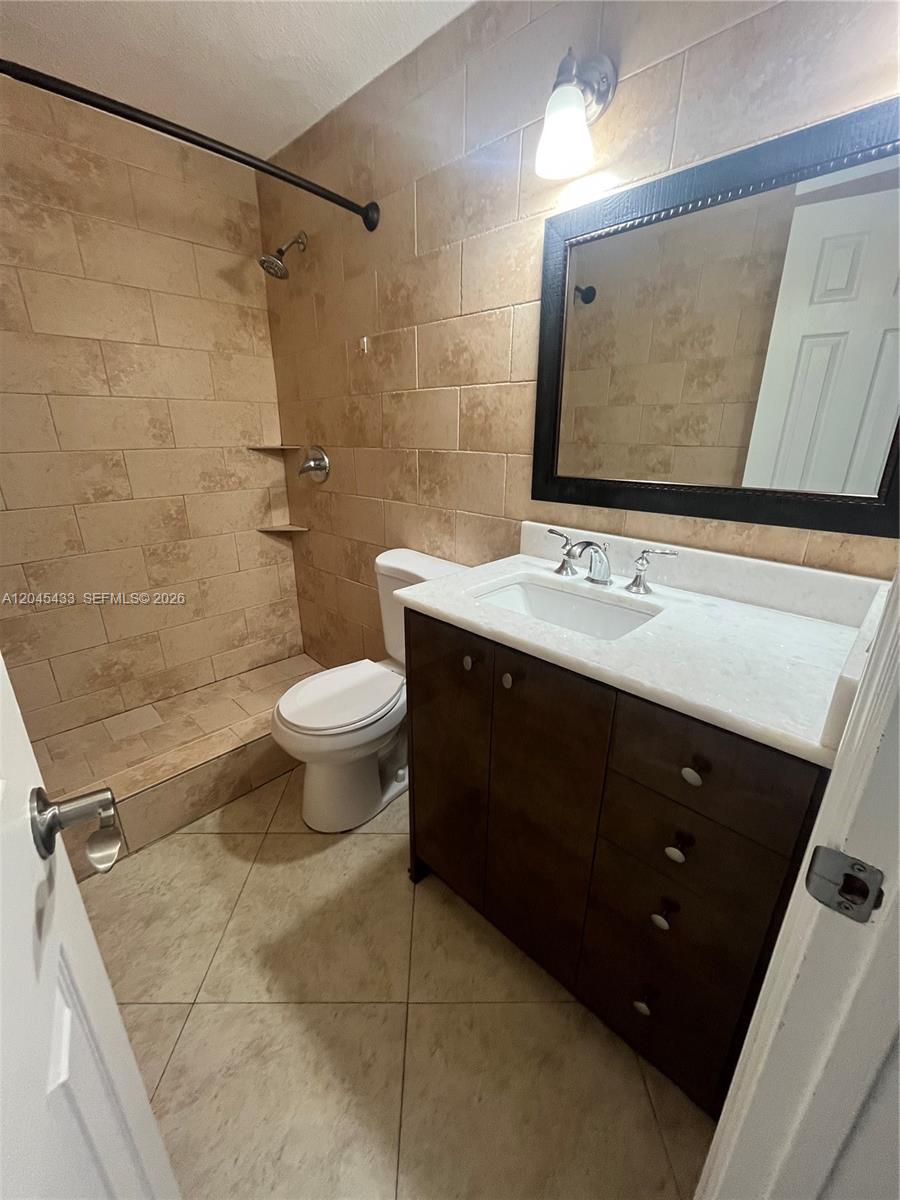 Residential Lease in North Miami Beach 3