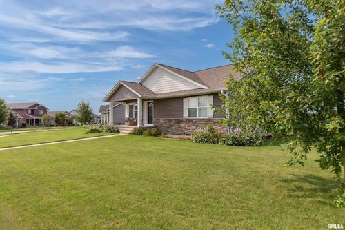 1559 Olde Brandy Ln, Davenport, IA, 52807-3413 | Card Image