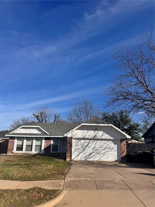 4203 Ravenhill Ln, Arlington, TX, 76016-4836 | Card Image