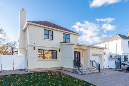 7662 174th St, Fresh Meadows, NY, 11366-1413 | Card Image