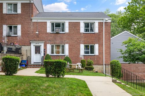 208-224-02 Stronghurst Ave, Queens Village, NY, 11427-2008 | Card Image