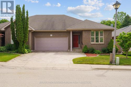6 Gillespie Crescent, Hamilton (Dundas), ON, L9H7N1 | Card Image