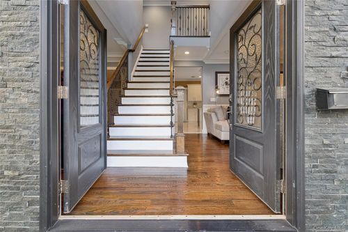 5 Vernon St, Plainview, NY, 11803-4603 | Card Image