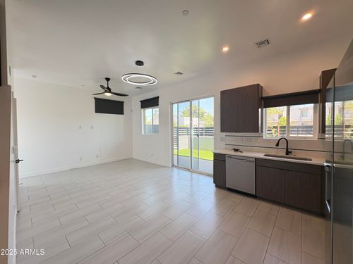 17-3622 N 38th St, Phoenix, AZ, 85018-5827 | Card Image
