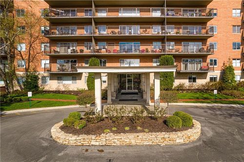 1205-4550 Warwick Blvd, Kansas City, MO, 64111-1831 | Card Image