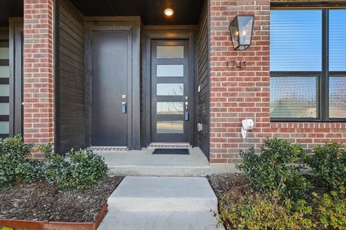 1741 W Cantey St, Fort Worth, TX, 76110-3553 | Card Image
