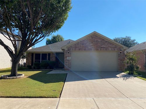 1835 Woodchase Dr, Fort Worth, TX, 76120-5161 | Card Image