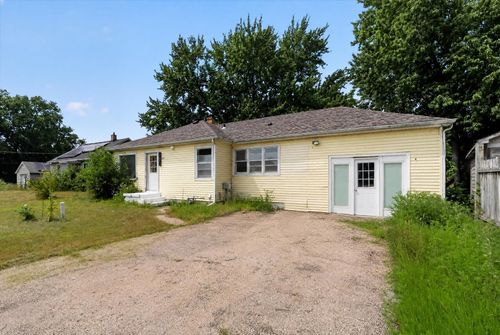 2076 Will James Rd, Rockford, IL, 61109-4853 | Card Image