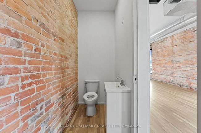 300 - 972 Queen St E, Home with 0 bedrooms, 1 bathrooms and null parking in Toronto ON | Image 10