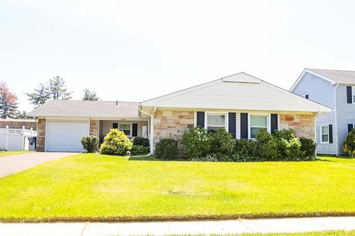 18 Holton Ln, Willingboro, NJ, 08046-1820 | Card Image