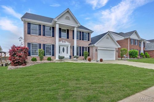 4919 Sunset Oaks Ln, Saint Louis, MO, 63128-3856 | Card Image