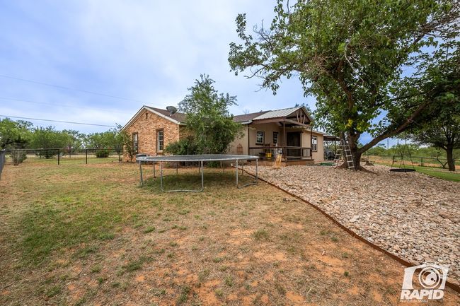 715 E Main St, House other with 3 bedrooms, 2 bathrooms and 2 parking in Bronte TX | Image 29