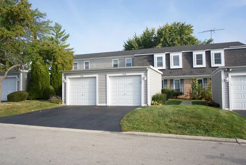 1352 Oxford Cir, Roselle, IL, 60172-2639 | Card Image