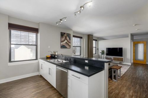 403-400 Walnut St, Des Moines, IA, 50309-2379 | Card Image
