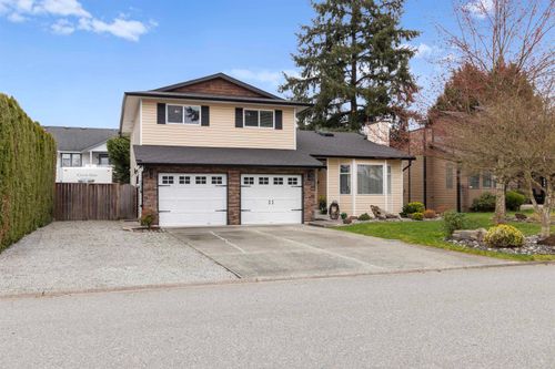 20492 Walnut Cres, Maple Ridge, BC, V2X0M1 | Card Image