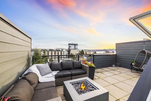 444-545 E 2nd St, North Vancouver, BC, V7L | Card Image