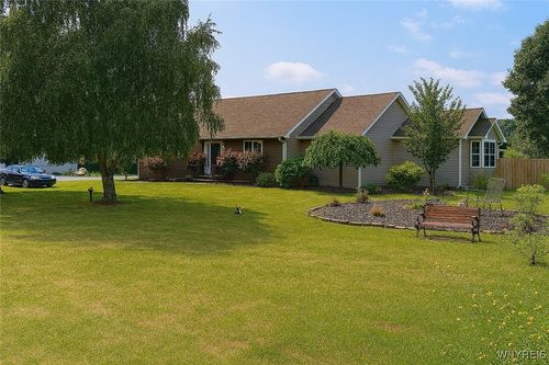 5774 Sweetland Rd, Stafford, NY, 14143-9548 | Card Image