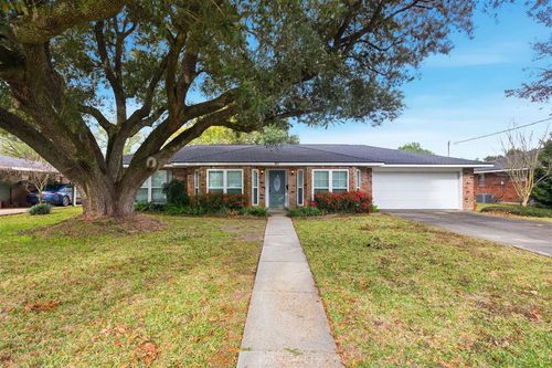 1013 Royal St, Lake Charles, LA, 70607-6337 | Card Image