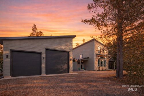 127 Jacks Loop, Donnelly, ID, 83615-5100 | Card Image