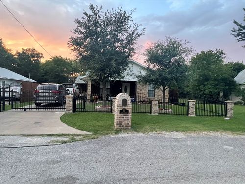 311 E 9th St, Ferris, TX, 75125-3005 | Card Image