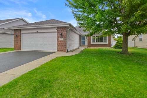 300 N Quail Hollow Dr, Beecher, IL, 60401-3679 | Card Image