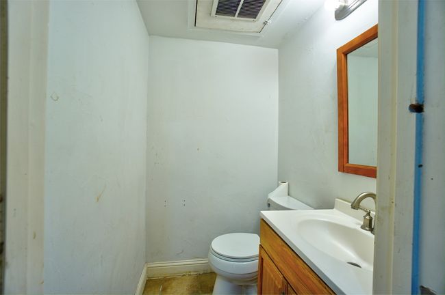 half bath first floor | Image 11