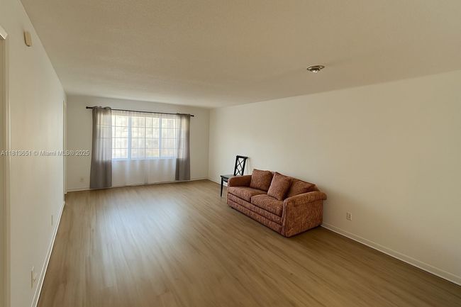 APT-215 - 410 Se 2 Nd St, Condo with 1 bedrooms, 1 bathrooms and null parking in Hallandale Beach FL | Image 4