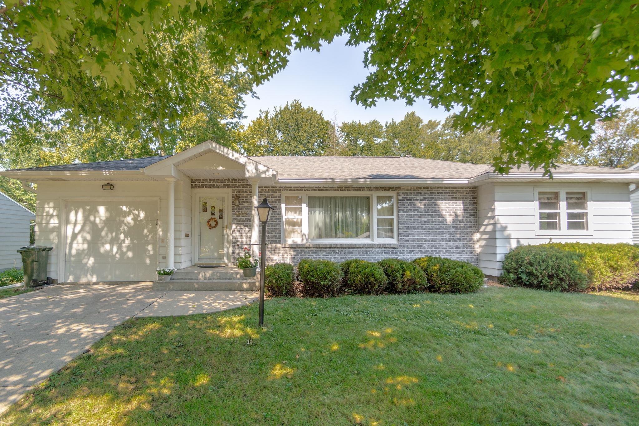 Sunnyside Dr, Cedar Falls, IA 50613
