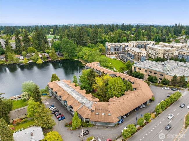 Conveniently located to freeways, shopping and dining | Image 16
