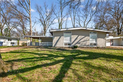905 Saint Anthony Ln, Florissant, MO, 63033-5649 | Card Image