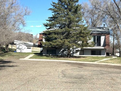 223 5 St Nw, Medicine Hat, AB, T1A7X9 | Card Image