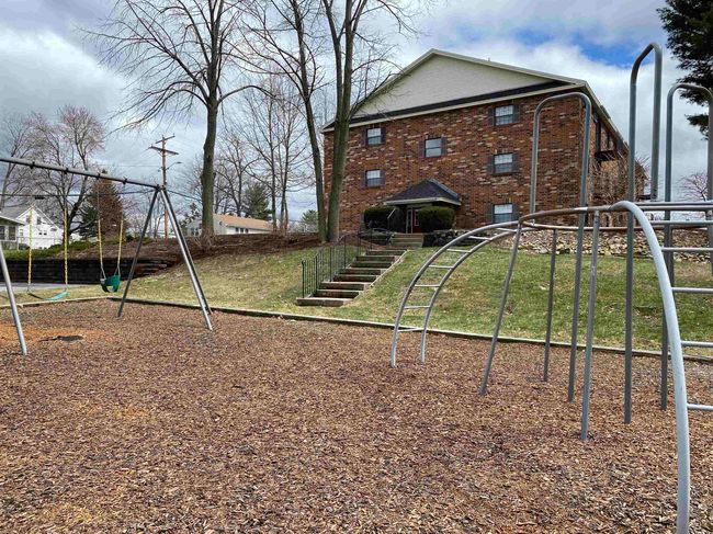 APT-22 - 11 Railroad Ave, Condo with 2 bedrooms, 1 bathrooms and null parking in Derry NH | Image 34