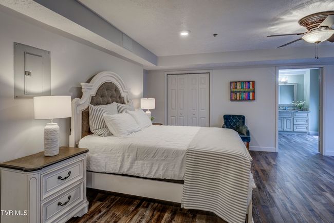 Commercial Grade LVP throughout | Image 25