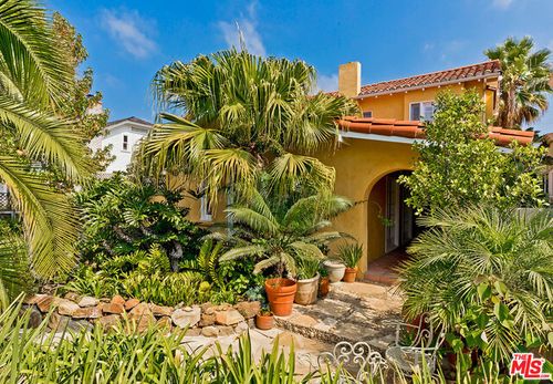 214 S Medio Dr, Los Angeles, CA, 90049 | Card Image