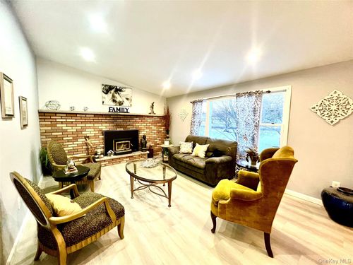 17 Dunthorne Dr, Bloomingburg, NY, 12721-3030 | Card Image