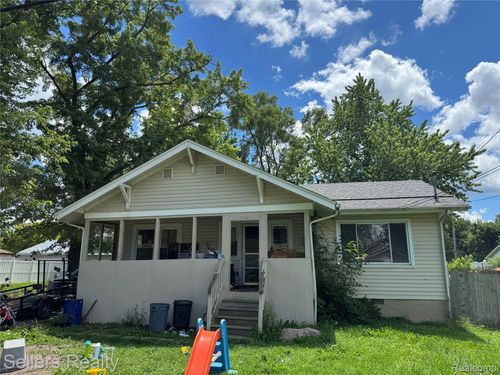 2060 E Williamson St, Burton, MI, 48529-2442 | Card Image