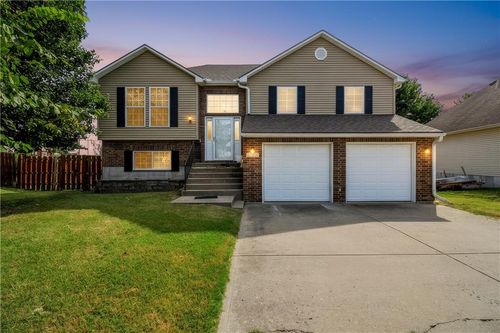 1309 Cloverleaf Ct, Warrensburg, MO, 64093-8427 | Card Image