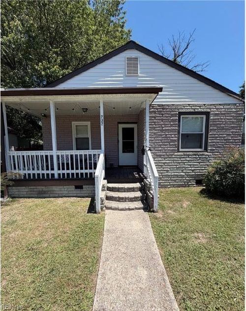 232 Clifton St, Hampton, VA, 23661-2818 | Card Image