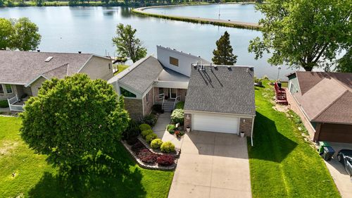 1976 Bay St, Worthington, MN, 56187-1401 | Card Image