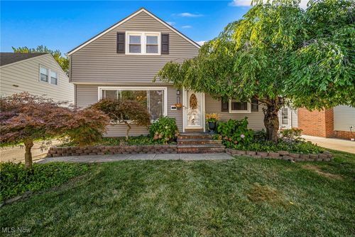 624 E 315th St, Willowick, OH, 44095-4217 | Card Image