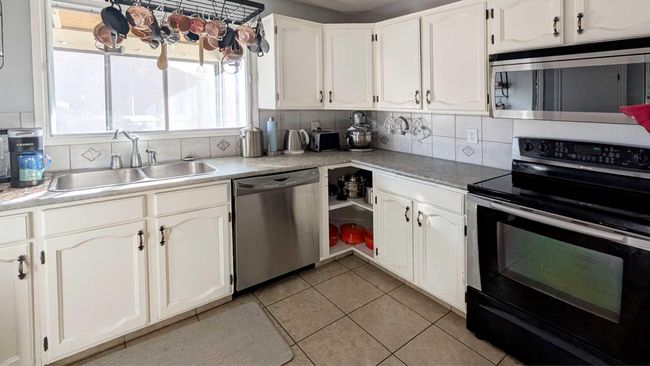 3503 Cedarille Drive Sw, House other with 5 bedrooms, 2 bathrooms and 2 parking in Calgary AB | Image 23