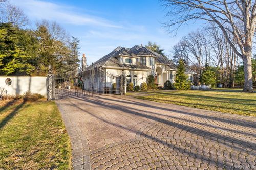 139 Private Rd, E Patchogue, NY, 11772-5824 | Card Image