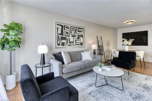 231 Heritage Dr, Kitchener, ON, N2B3A9 | Card Image