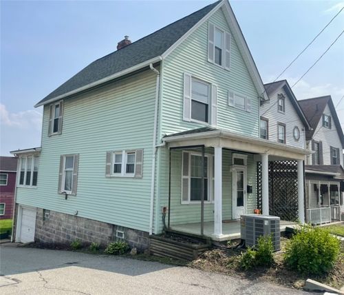 622 E 10th Ave, Tarentum, PA, 15084-1047 | Card Image