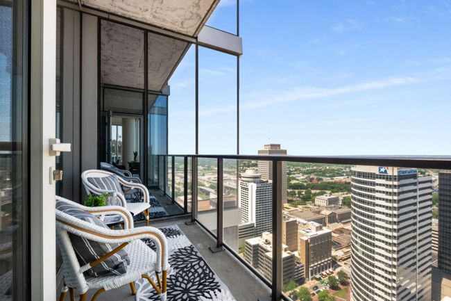 Relax and unwind above it all on your private balcony, as you delight in the expansive vista moving from West to East across the skyline. | Image 13