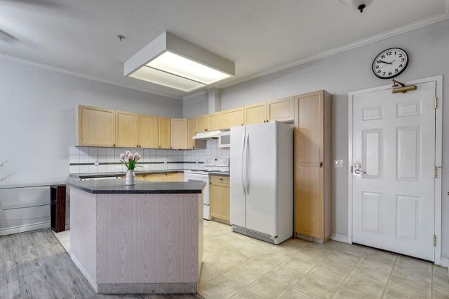 107 - 2850 51 Street Sw, Home with 2 bedrooms, 2 bathrooms and 1 parking in Calgary AB | Image 5