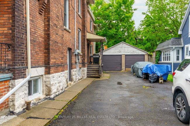 124 Gladstone Ave, Home with 6 bedrooms, 5 bathrooms and 8 parking in Hamilton ON | Image 5