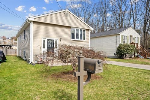 40 Plant St, Cumberland, RI, 02864-1911 | Card Image