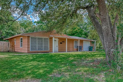 5962 Willow Glen Dr, Houston, TX, 77033-2138 | Card Image